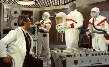 Фантомас разбушевался / Fantômas se déchaîne [1965 / Франция Италия / комедия фантастика]